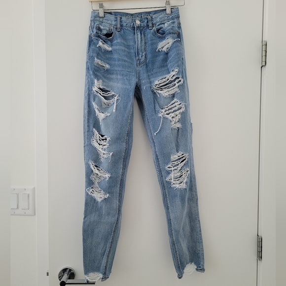 American Eagle - Distressed / Ripped Straight Legged Jeans - Picture 3 of 6